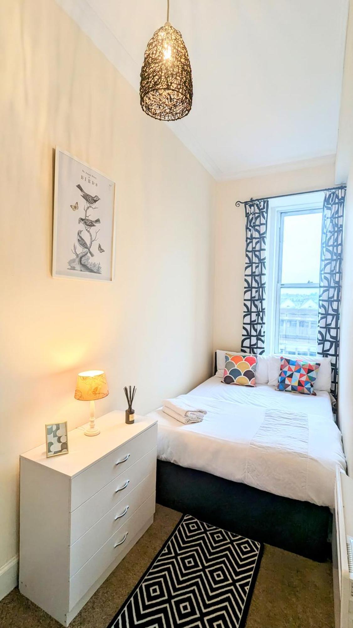 Edinburgh City Center Haymarket Double Room エクステリア 写真