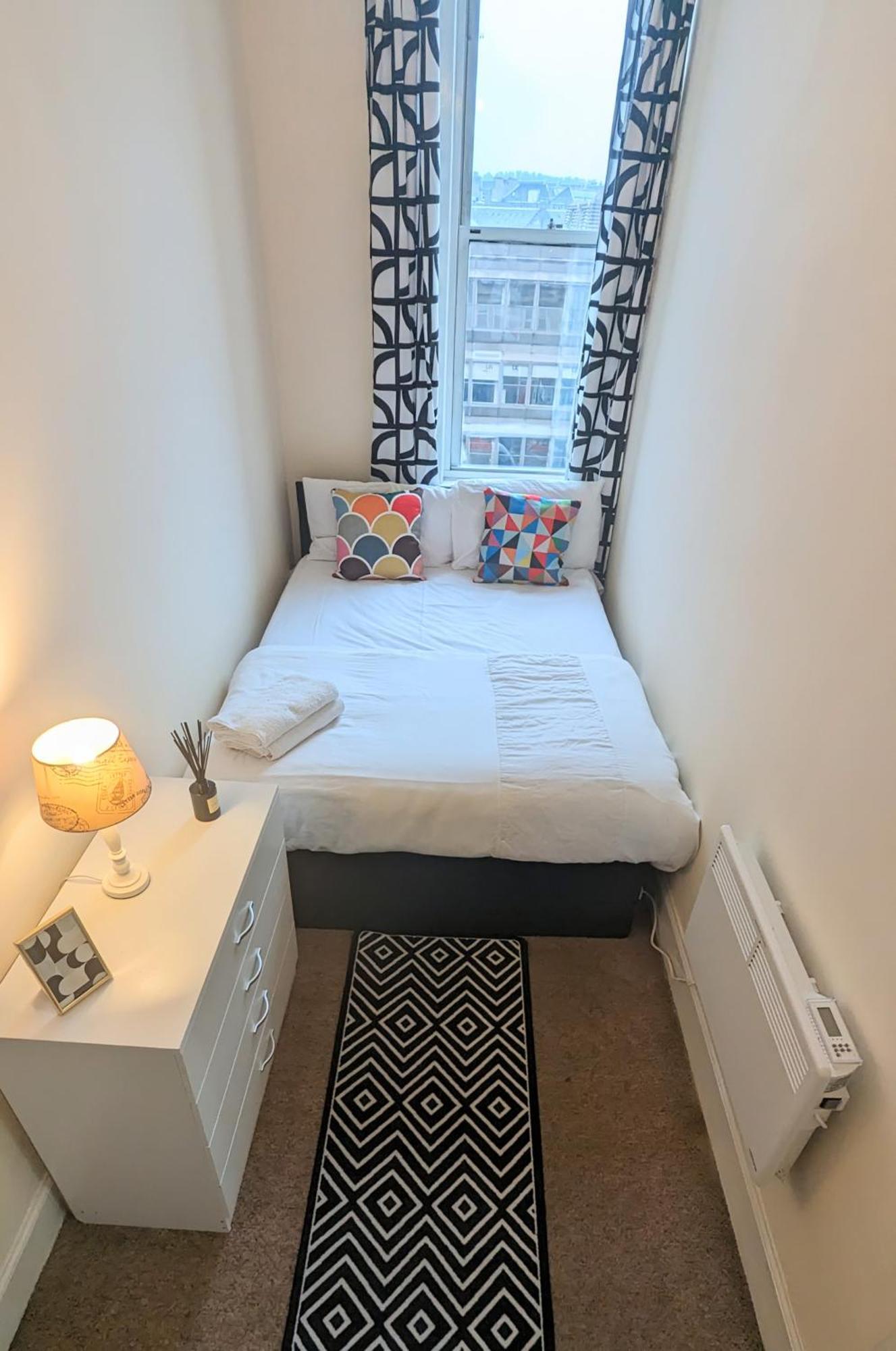 Edinburgh City Center Haymarket Double Room エクステリア 写真
